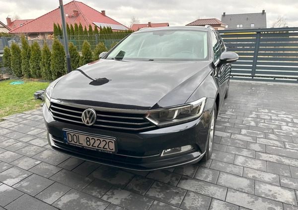 Volkswagen Passat cena 52900 przebieg: 294000, rok produkcji 2016 z Oleśnica małe 79